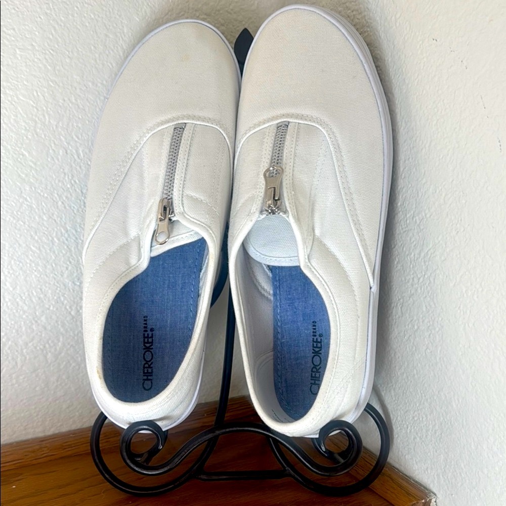 CHEROKEE White Platform Shoes with Minimalist Design 1 inch Sole’s Height